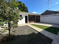 Casa com 04 dormitórios no Centro 