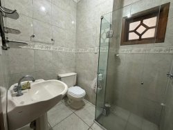 Casa com 04 dormitórios no Centro 