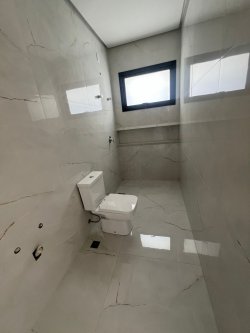 Casa com 04 dormitórios no Residencial Horizon 