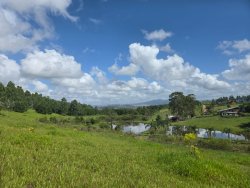 Sítio com 4,00 hectares e 03 açudes no bairro Lomba Grande  