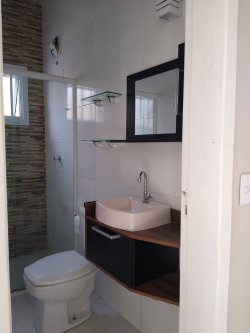 Casa com 02 dormitórios no bairro Capão Novo 