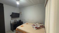 Casa com 02 dormitórios no bairro Lomba Grande 