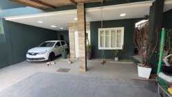 Casa com 02 dormitórios no bairro Lomba Grande 