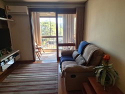 Apartamento com 02 dormitórios, sendo 01 suíte no Edifício Solar da Visconde 
