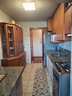 Apartamento com 02 dormitórios, sendo 01 suíte no Edifício Solar da Visconde 