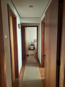 Apartamento com 02 dormitórios, sendo 01 suíte no Edifício Solar da Visconde 