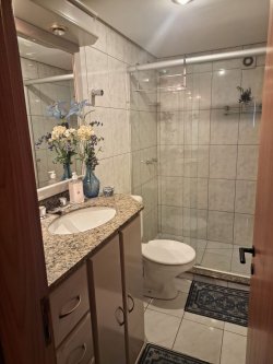 Apartamento com 02 dormitórios, sendo 01 suíte no Edifício Solar da Visconde 