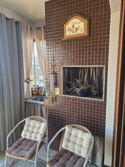 Apartamento com 02 dormitórios, sendo 01 suíte no Edifício Solar da Visconde 