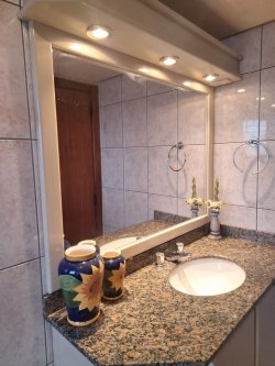 Apartamento com 02 dormitórios, sendo 01 suíte no Edifício Solar da Visconde 