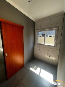Casa com 03 dormitórios no bairro Jardim das Acácias 