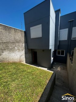 Casa com 03 dormitórios no bairro Jardim das Acácias 
