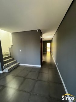 Casa com 03 dormitórios no bairro Jardim das Acácias 