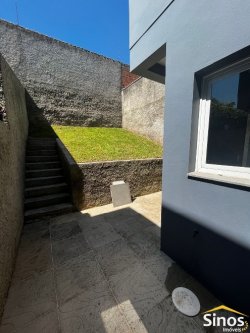 Casa com 03 dormitórios no bairro Jardim das Acácias 