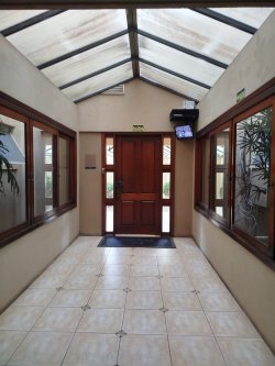 Apartamento com 02 dormitórios no Condomínio Lugano 