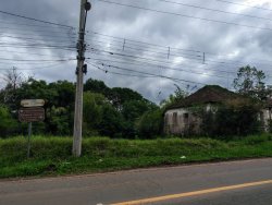 Terreno com casa em Lomba Grande 