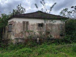 Terreno com casa em Lomba Grande 