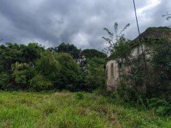 Terreno com casa em Lomba Grande 