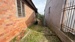 Casa com 02 dormitórios no bairro Lomba Grande 