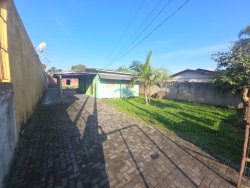 Terreno com chalé de 02 dormitórios no Bairro Feitoria 