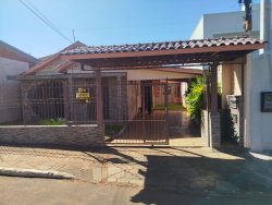 Casa com 04 dormitórios no bairro Jardim Mauá 