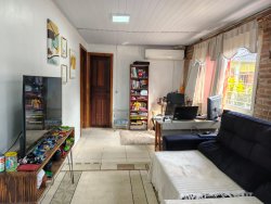 Casa com 01 dormitório no bairro Feitoria 