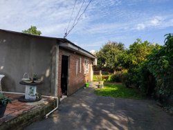 Casa com 01 dormitório no bairro Feitoria 