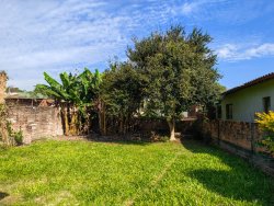 Casa com 01 dormitório no bairro Feitoria 