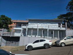 Imóvel residencial com 8 apartamentos ao lado do Campus II Feevale 