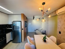 Apartamento com 02 dormitórios, sendo 01 dormitório transformado em closet no Residencial Bento Gonçalves 