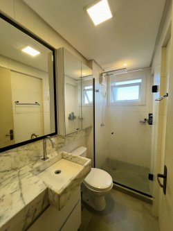 Apartamento com 02 dormitórios, sendo 01 dormitório transformado em closet no Residencial Bento Gonçalves 