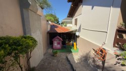 Casa com 03 dormitórios, sendo 02 suítes no bairro Jardim Mauá 