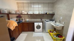 Casa com 03 dormitórios, sendo 02 suítes no bairro Jardim Mauá 