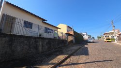 Casa plana com 03 dormitórios no bairro Arroio da Manteiga 