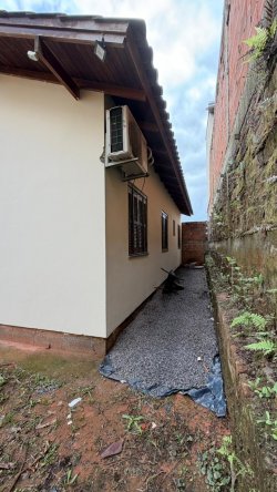 Casa plana com 03 dormitórios no bairro Arroio da Manteiga 