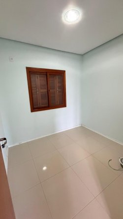 Casa plana com 03 dormitórios no bairro Arroio da Manteiga 