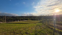 Terreno com 299m² no Condomínio Moradas da Lomba 