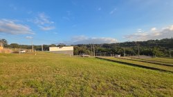 Terreno com 299m² no Condomínio Moradas da Lomba 