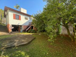 Casa com 02 dormitórios em Lomba Grande  