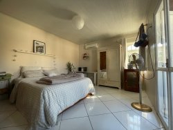 Casa com 02 dormitórios em Lomba Grande  