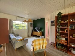 Casa com 02 dormitórios em Lomba Grande  