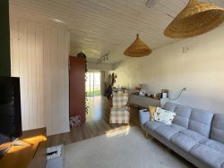 Casa com 02 dormitórios em Lomba Grande  