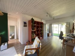 Casa com 02 dormitórios em Lomba Grande  