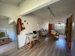 Casa com 02 dormitórios em Lomba Grande  