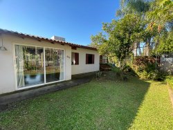 Casa com 02 dormitórios em Lomba Grande  