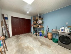 Casa com 02 dormitórios em Lomba Grande  