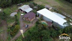 Sítio de 4 hectares com casa de 03 dormitórios no bairro Morro do Macaco Branco 