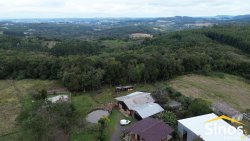 Sítio de 4 hectares com casa de 03 dormitórios no bairro Morro do Macaco Branco 