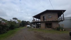 Sítio de 4 hectares com casa de 03 dormitórios no bairro Morro do Macaco Branco 