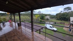 Sítio de 4 hectares com casa de 03 dormitórios no bairro Morro do Macaco Branco 