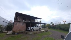 Sítio de 4 hectares com casa de 03 dormitórios no bairro Morro do Macaco Branco 